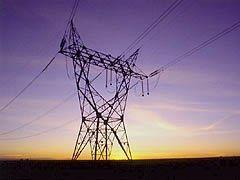 Způsob provozování přenosové soustavy Obdobně jako u distribuční sítě 110 kv - okružní síť je možno provozovat rozepnutou nebo sepnutou.