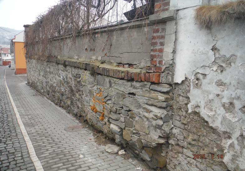 stěnu z ulice Obr. 2.
