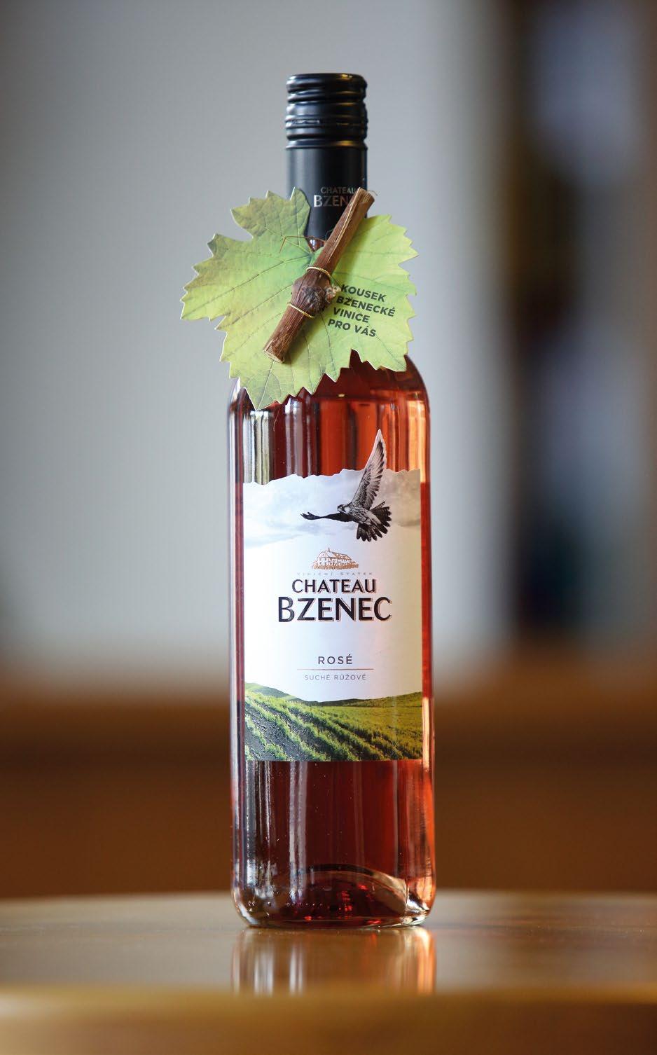 DESIGN 29 CHATEAU BZENEC SOKOL A VINOHRADY Jak se dostal sokol na nové etikety vín Chateau Bzenec? Co má tento dravý pták společného vinohradnictvím?