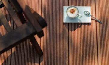 Terasové profily terraza bz Zátěžové terasové podlahy WERZALIT je první výrobce, který nabízí zátěžové podlahy schválené stavebními úřady, ve formě terasové podlahy terraza bz.