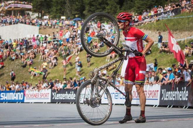 3. Česká cyklistika V České republice se provozuje několik typů závodů na horských kolech. Jsou závody určené pro širokou veřejnost, ale i závody, na kterých se porovnávají cyklisti z celého světa. 3.