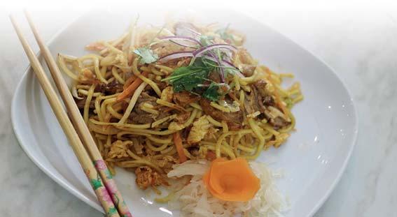 Thai - thajská kuchyně / Thai cuisine 79 Smažené nudle s kuřecím 100 Kč Fried noodles with chicken 80 Smažené nudle s hovězím 105 Kč Fried