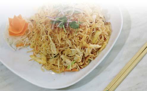 Smažené rýžové nudle s kuřecím 100 Kč Fried rice noodles with chicken 84 Smažené rýžové nudle s hovězím 105 Kč Fried rice noodles with beef 85