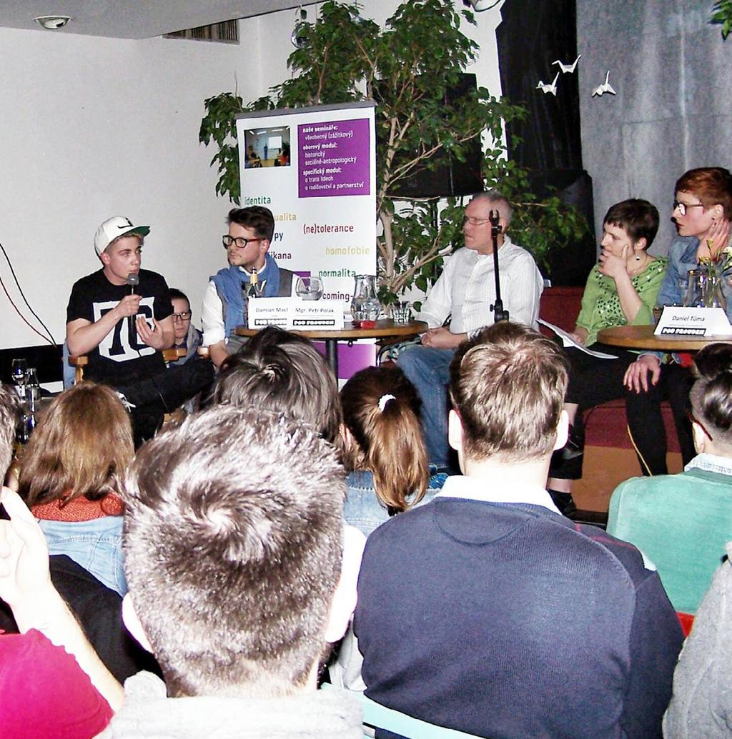 Veřejné prezentace diskuse, konference, festivaly apod. Veřejné debaty podproudem V únoru 2015 proběhla v Café NEUSTADT první ze série pravidelných debat pro veřejnost na rozličná LGBT+ témata.