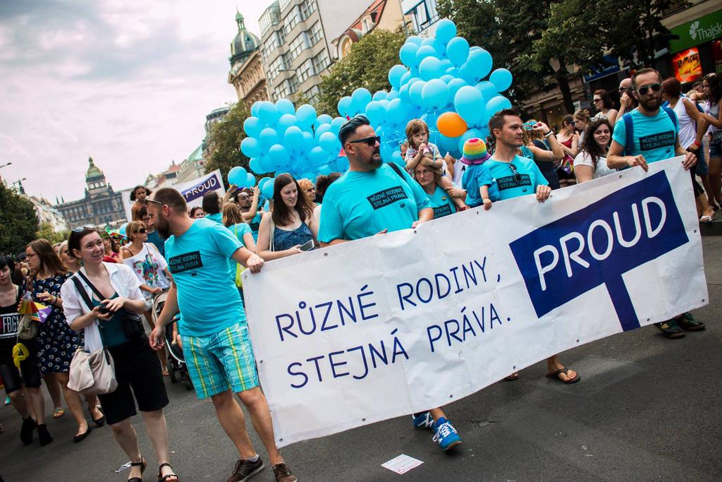 Debata se uskutečnila v rámci série debat podproudem 11. 8. 2015. PROUD se účastnil i dalších debat v rámci PP, a to konkrétně: 11. 8. 2015 debaty Jak se žije v Česku duhovým rodinám?