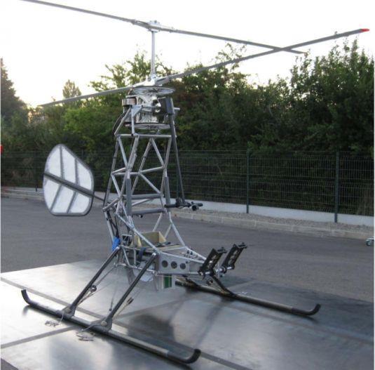 Obr.3: Elektrický vrtulník Pascala Chretiena používá dva koaxiální dvoulisté rotory 3.
