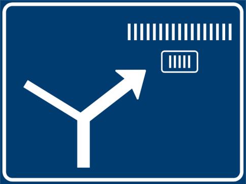 1.2.13 Návěst před úrovňovou křižovatkou (č. IS 9a) (1) Značka informuje o směru k vyznačeným cílům. Značky se užívá před dopravně významnou úrovňovou křižovatkou, tj.