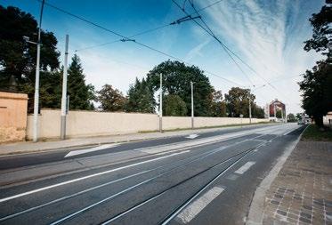V prostoru Mikulášského náměstí byly stávající velkoplošné panely vyměněny za nové. Samotná oprava tramvajové trati nezměnila původní stav bezbariérových úprav.