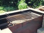 + PÁR OBECNÝCH RAD Gril Náš trh nabízí široký výběr grilů roštové a lávové, kamenné, litinové, na dřevěné uhlí, plynové, elektrické... Podle mě je úplně jedno, jaký gril použijete.