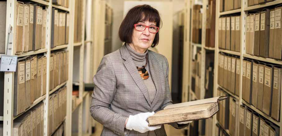 HISTORIE HISTORY BLAŽENA PRZYBYLOVÁ O NEJDŮLEŽITĚJŠÍCH ARCHIVÁLIÍCH OSTRAVY Významná již ve středověku ARCHIVIST BLAŽENA PRZYBYLOVÁ ON THE DOCUMENTS THAT TELL OSTRAVA S STORY A rich medieval history