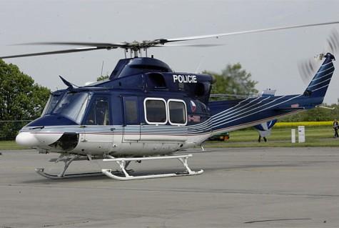 , 2003) V Jihomoravském kraji se na výše uvedené práce pomocí vrtulníku pouţívá stroj Bell 412 (viz. obr. 3) - vrtulník střední váhové kategorie.