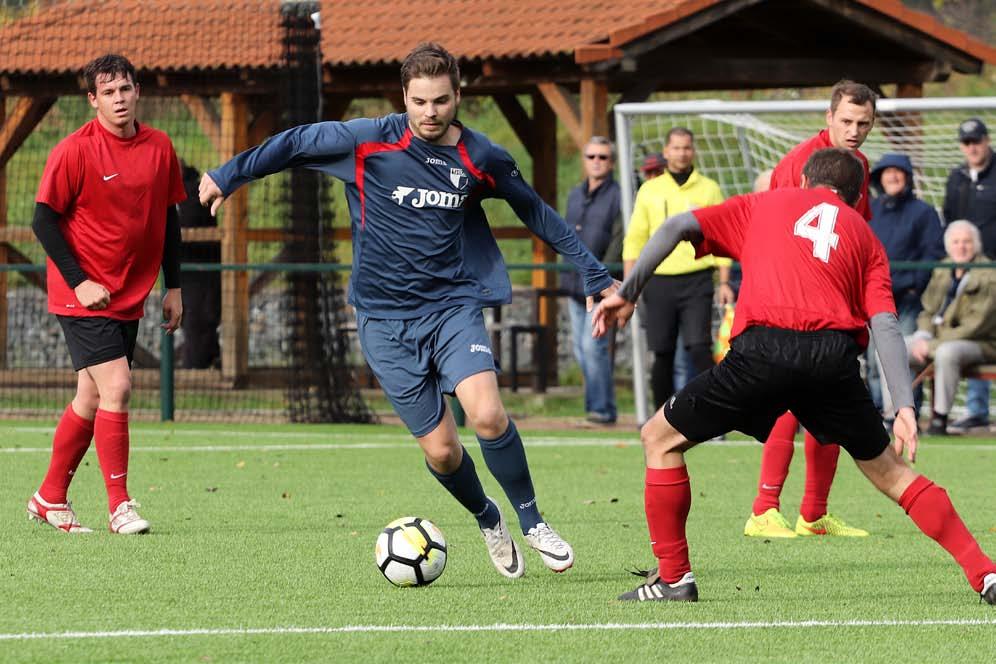 TÉMA Text: Radim Trusina Foto: Pavel Jiřík st. S LEGENDAMI SPARTY ÚTOK NA I. A TŘÍDU Fotbalisté Kyjí zažili v I. B třídě parádní podzim: po 12 výhrách přišla porážka až v posledním kole To byla jízda!