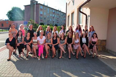 Třída: 1. KB Třídní učitelka: Mgr. Dana Minářová Nicola Beranová, Veronika Fejksová, Iveta Hnátnická, Natálie Hradilová, Tereza Jandová, Veronika Kodytková, Aneta Kořenovská, Nikola Kovářová (do 30.