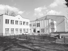 Školská zařízení Modernizace a údržba školských objektů ve školním roce 2016/2017 Ve školním roce 2016/2017 byly finanční prostředky pouţity k provedení rekonstrukcí, oprav a vybavení budov školy