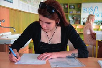 Třída: 4. KM Střední odborná škola a Střední odborné učiliště Lanškroun Termíny maturitních zkoušek: písemné zkoušky společní části MZ 2. 5. 15. 5. 2017 (jednotné zkušební téma) praktické zkoušky 10.