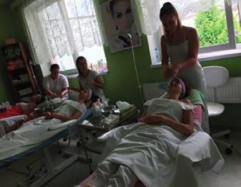 pokoţky a sliznic a je příčinou vzniku nádorů.) Během dvou vyučovacích hodin byli studenti seznámeni s obecnými informacemi o HPV, způsobech přenosu a typech rakoviny, kterou HPV způsobuje.