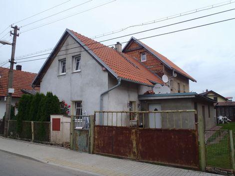 Znalecký posudek - Odhad obvyklé ceny nemovitosti číslo 1999/094/2016 6 NEMOVITOST: Pozemek p.č. st. 100 s rodinným domem č.p. 69 Adresa nemovitosti: Chorušice 69 Katastrální údaje: Kraj Středočeský, okres Mělník, obec Chorušice, k.