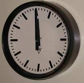 moderníčlověk se zjevuje pouhé 3 4 sekundy před půlnocí (z hlediska uplynulých téměř 24 hodin zcela zanedbatelné období) přesto moderníčlověk