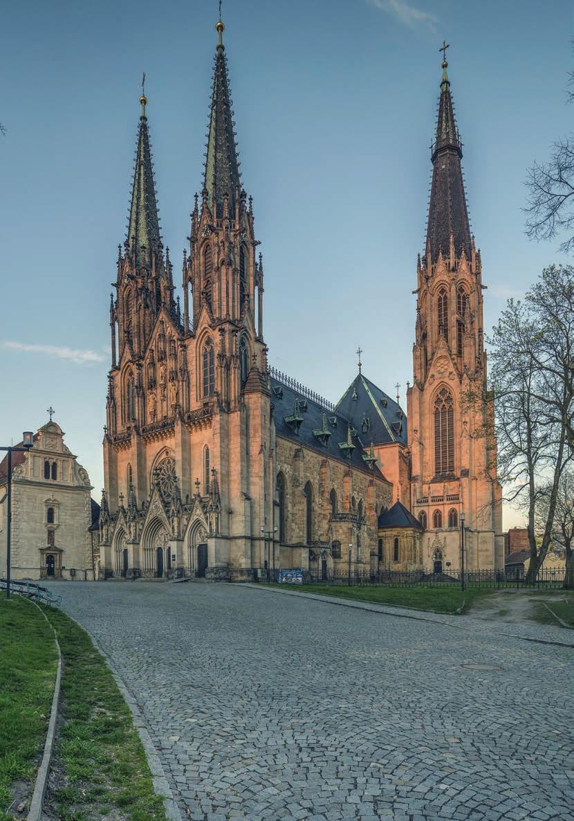 ARCIBISKUPSKÝ PALÁC Sídlo olomouckého arcibiskupství, jedna z nejhonosnějších olomouckých barokních palácových staveb, pochází ze 17. století.