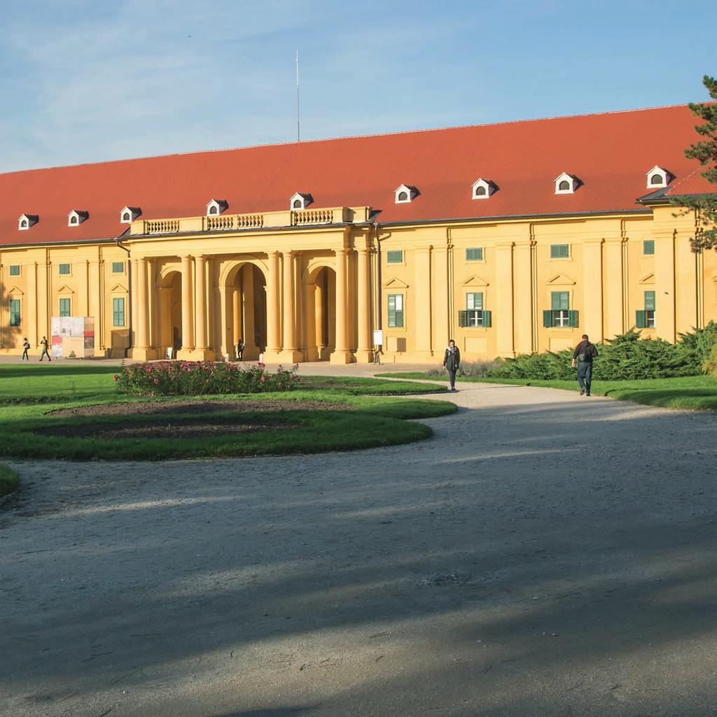 NENECHTE SI UJÍT V LEDNICI! Muzeum hraček Výstava zachycuje vývoj hraček i hračkářského materiálu a nabízí jedinečné informace o nejznámějších hračkářských firmách a osobnostech minulých dvou století.