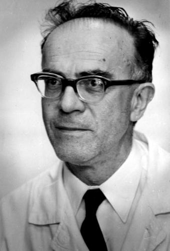 odděleny sedmi vazbami. Vladimír Hanuš (1923-2009) se narodil v Bílé Třemešné, okres Trutnov.