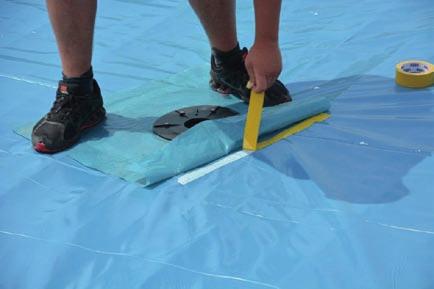1 Doprava materiálů na střechu Tepelné izolace a další materiály jsou na střešní nosnou konstrukci