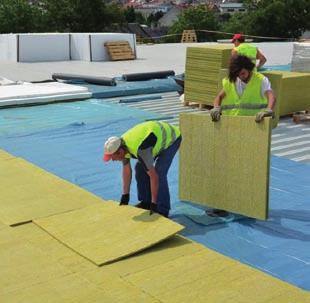 5 V systémech SG COMBI ROOF se jako požárně dělící vrstva používají velkoformátové