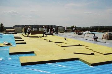 5. Produkty Isover pro ploché střechy I. Hydrofobizované vaty (MW) Minerální izolace (MW) se vyrábí rozvlákňováním taveniny čediče a dalších přísad.