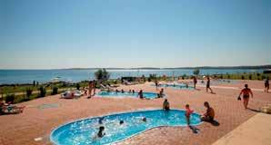 Od poloviny června do poloviny září (s výjimkou sobot) animace pro děti i dospělé, taneční večery. CHORVATSKO - ISTRIE Hotel HOLIDAY A B C D E F G Kód Ubytování Strava 12.05.-16.06. 16.06.-30.06. 30.