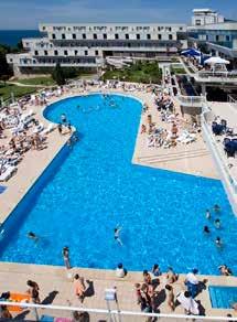 POREČ Hotel DELFIN ** - POREČ Poloha: v zálivu Zelená Laguna, v borovém háji, 5 km od Poreče.