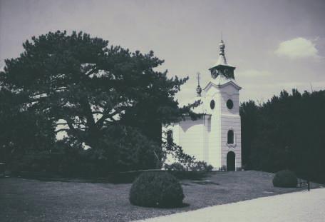 je vysvěcená katolickou církví,