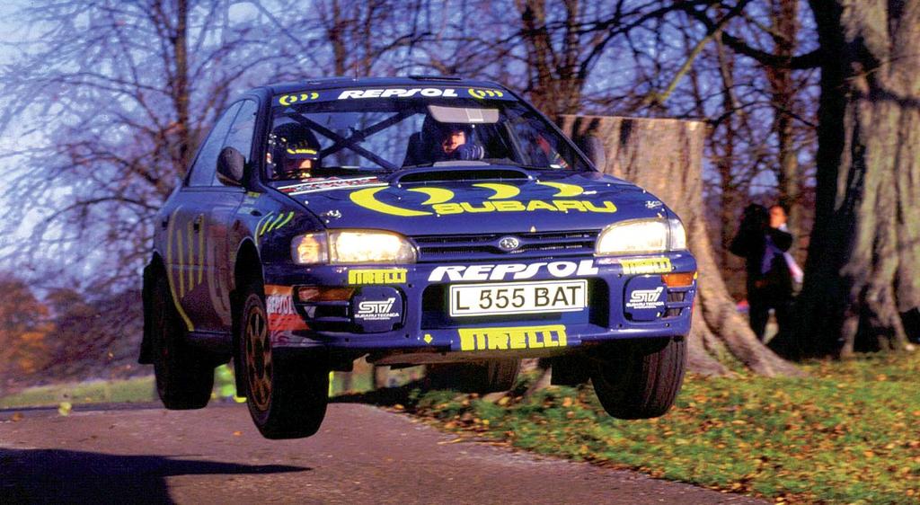 TEXT: TOMÁŠ PLACHÝ / FOTO: MARTIN HOLMES, SUBARU, STEPHAN LEGRAND COLIN McRAE DESET LET BEZ SKOTSKÉ LEGENDY 15. ZÁŘÍ 2007 SE ZAPSALO ČERNÝM PÍSMEM DO HISTORIE RALLYSPORTU.
