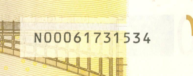 10) Na rubové straně musí autor počítat s umístěním dvou sérií a čísel jako individualizačního prvku bankovky (dále jen číslování) o rozměru nejméně 30x5 mm na bankovce, tedy 90x15 mm na návrhu.