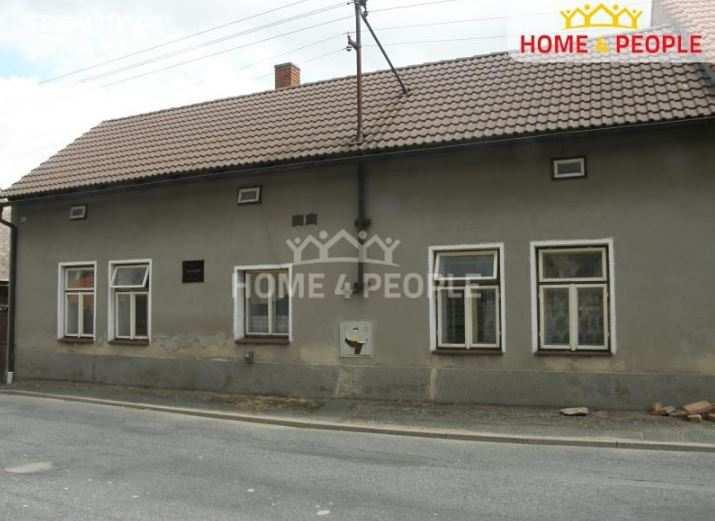 5) Rodinný dům Nabídková cena: 899 000 Kč Lokalita: Uhlířské Janovice, okres Kutná Hora Stavba: Cihlová Stav objektu: Dobrý Poloha domu: Řadový Podlaží: 1 Plocha