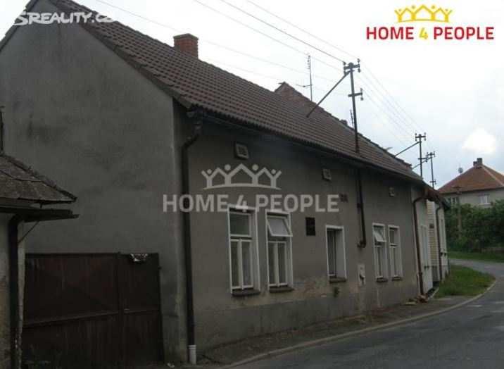 Dispozice domu je 2+1, s koupelnou, verandou a skladem o ploše 40 m², celková zastavěná plocha činí 139 m².