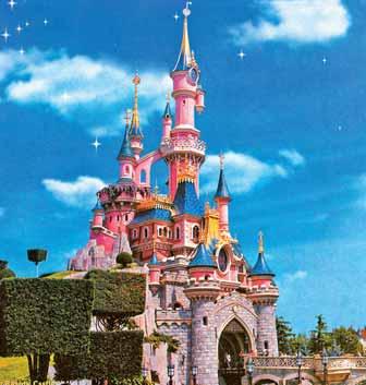 Paříž a Disneyland > FRANCIE > VSTUPNÉ DO DISNEYLANDU V CENĚ ZÁJEZDU 1. den: v pozdních odpoledních hodinách odjezd z ČR, noční přejezd do Francie. 2.