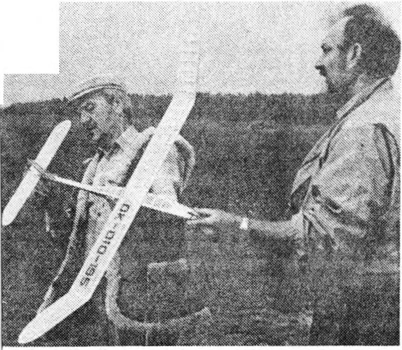 května v Mělníku-Hoříně. Zvítězila dvojice Daneš Fiferna z Prahy 10 (476,7 b.) před svými klubovými kolegy Hackerem s Opělou (451,9 b.) a Hovorkou s Kozlem z Varnsdorfu (448,6 b.). Přebor Prahy ve volném letu se konal 13.