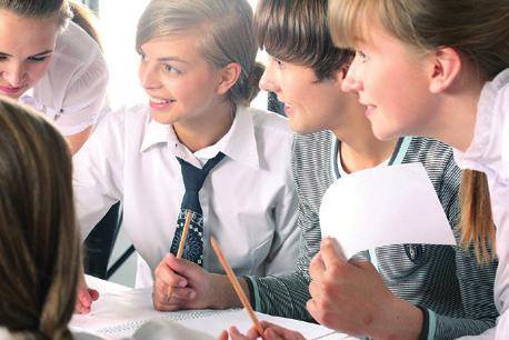 Co nabízíme navíc / Additional school offers Individuální přístup, profesionální učitelský sbor, kvalitní a