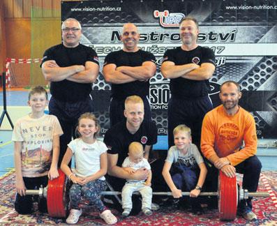 V soutěži silového trojboje se představilo celkem osm čtyřčlenných družstev, která byla rozdělena do čtyř soutěžních skupin.