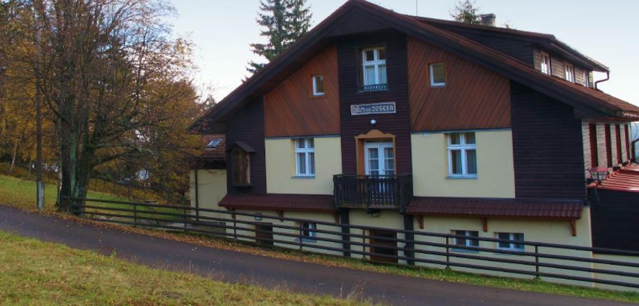 DUCHOVNÍ REKOLEKCE PRO DŘÍVE NAROZENÉ Byl Ježíš taky starej? aneb hledání inspirací ze životního příběhu Ježíše Krista pro život v seniorském věku Čas: 7. 10.