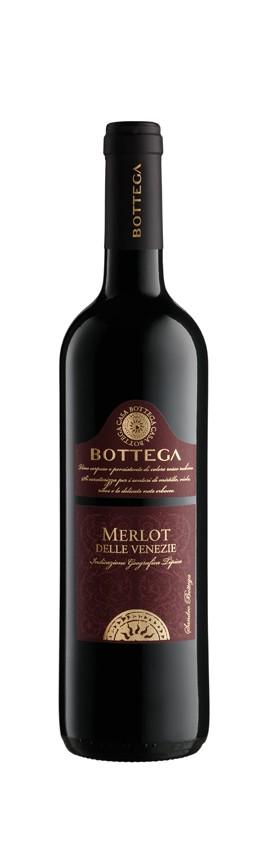 Art. V13035075 MERLOT IGT DELLE VENEZIE BOTTEGA ZNAČKA: Cantina dei Poeti PŮVOD: Veneto (Benátsko) ODRŮDA: Merlot BARVA A VZHLED: Rubínově červená barva OBSAH ALKOHOLU: 12,5 BOUQUET: Plný, s