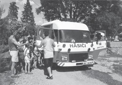 obsahoval kromě základní výbavy a nových hadic také požární čerpadlo PS 12. Požární přívěs byl pořízen z výprodeje vojenské techniky za částku 55.000,-- Kč.