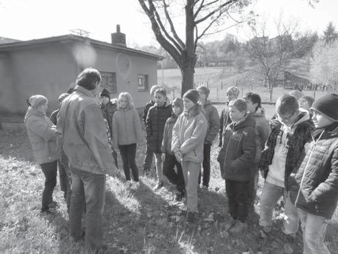 strana 17 Vamberecký zpravodaj Základní škola Vamberk Země opět slavila Jako připomenutí Mezinárodního dne Země se letos žáci ZŠ Vamberk věnovali tématům voda, odpad,