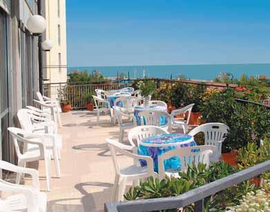 5 30 m + HOTEL MICHELANGELO poloha / pláž: Rimini - Miramare, pláž - 30 m, centrum - 6,5 km recepce / malá lobby / bar / společenská místnost s TV / wi-fi