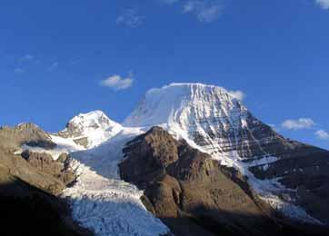 A: Kanadské Skalnaté hory (Canadian Rockies) Mount Robson (z druhé strany) pohoří je budováno vápenci a břidlicemi starších prvohor Ústřední částí je tzv.