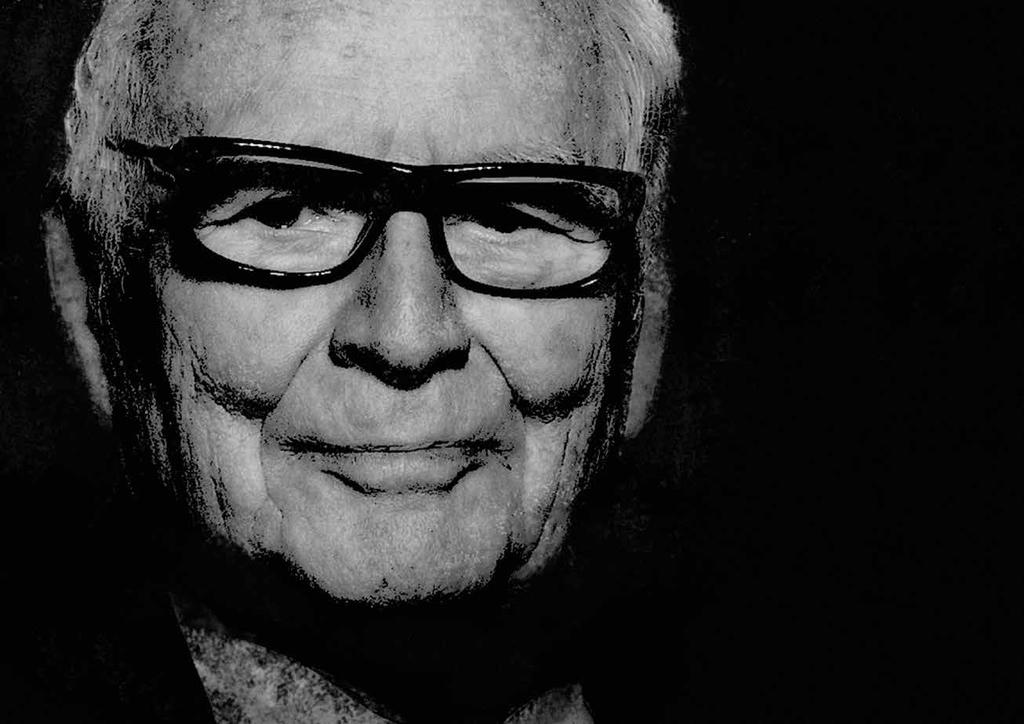 PIERRE CARDIN Legendární francouzský návrhář, designér a inovátor Pierre Cardin.