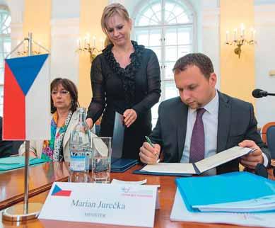 kovou (nárok na ni vznikne až na základě rozhodnutí zaměstnavatele o jejím přiznání).