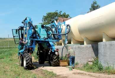 Obr. 2 Srovnání nákladovosti na provoz techniky při provádění chemické ochrany a při nasazení traktorových souprav s rosičem (New Holland T4.65V + návěsný rosič AGP 1500).