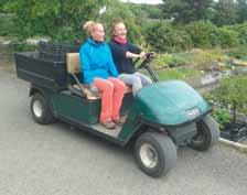 Pracovní vozíky Cushman a E-Z-GO inzerce Doby, kdy jsme mohli elektrické osobní a víceúčelové pracovní vozíky potkávat pouze na golfových hřištích, jsou již dnes minulostí.