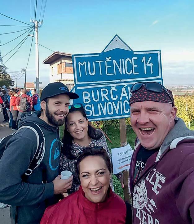PŘÍLOHA > 30. LISTOPAD 2017 na pochod pozvali i bratra s rodinou, který žije v Hradci Králové, popisuje Jaroslava Hovězáková.